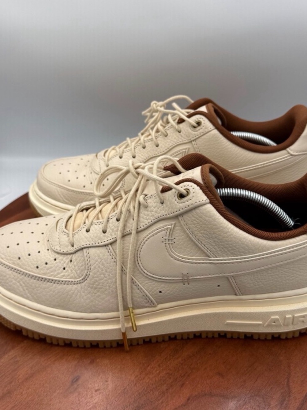 Nike Men’s Air Force 1 Luxe Pecan Pearl White Gum Men’s size 13 - Picture 2 of 9